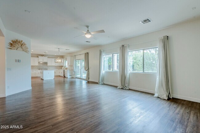 Building Photo - 2744 E Donato Dr