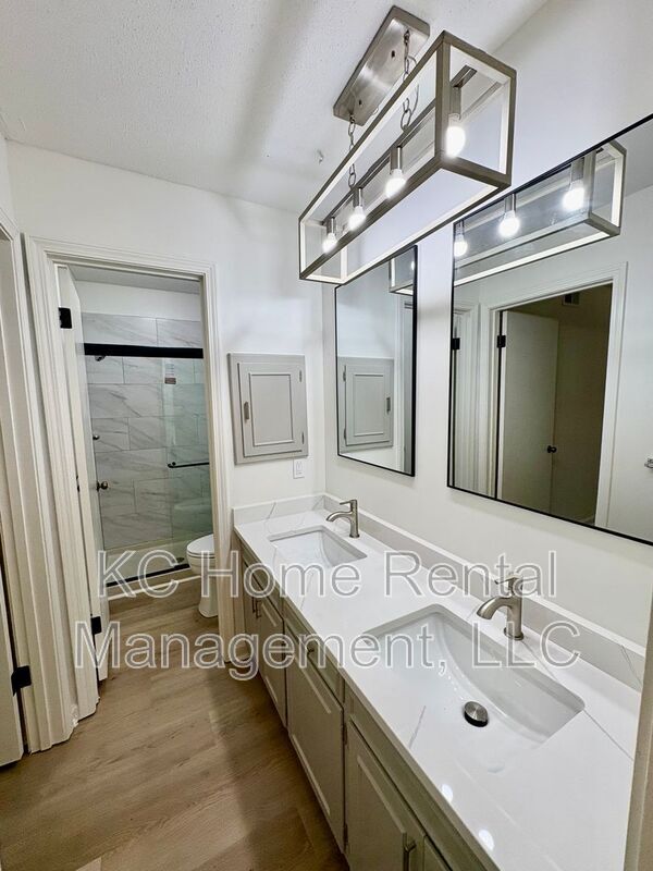 Building Photo - 10205 CedarBrooke Ln