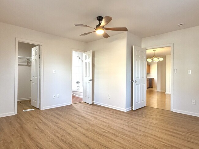 Building Photo - 2 Bedroom, 2 Bathroom: Stylish Living, Smart Budget, Zero Compromises!
