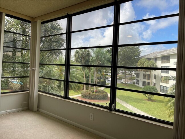 Building Photo - 1721 Whitehall Dr