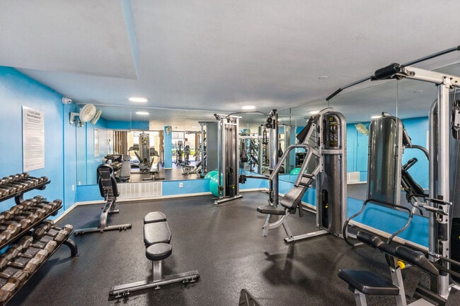 Building Photo - 102 Monroe St