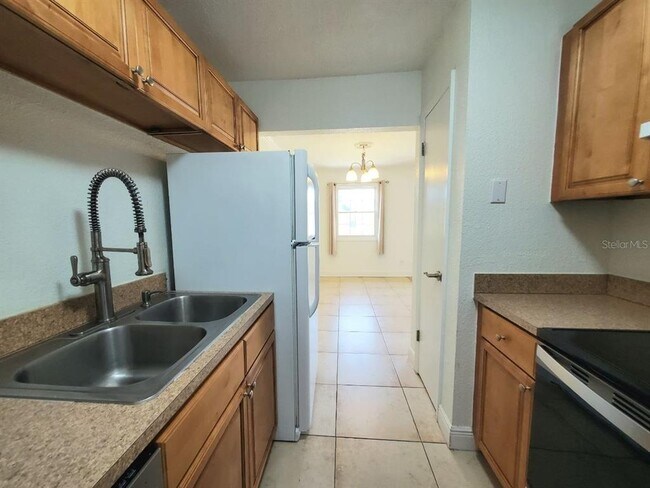 Building Photo - 13832 Orange Sunset Dr