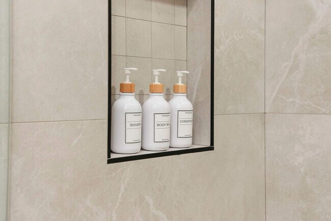 Building Photo - 2344 W Polk St