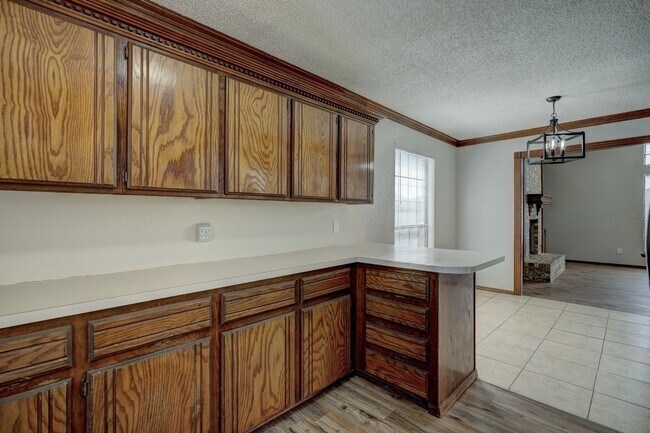 Building Photo - 4 bed, 2 bath home in Edmond