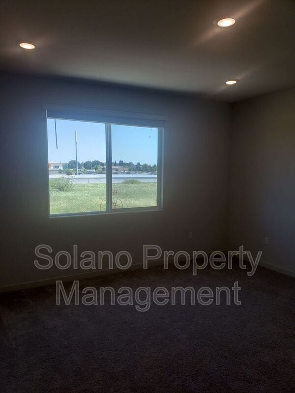 Building Photo - 2940 Sugar Pne St