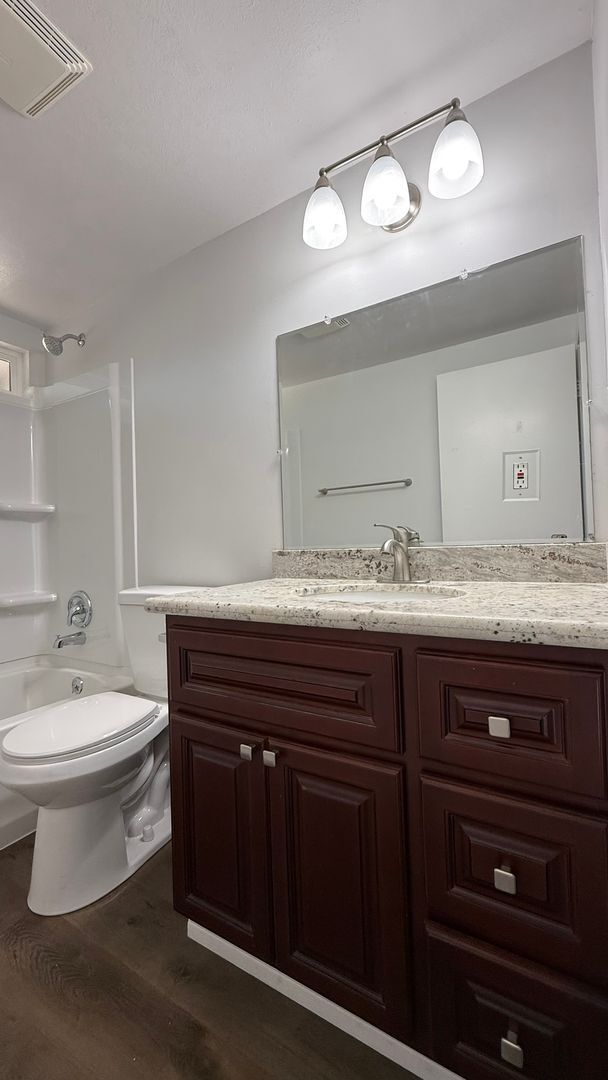 Building Photo - Incredible Remodled 4 bedroom House