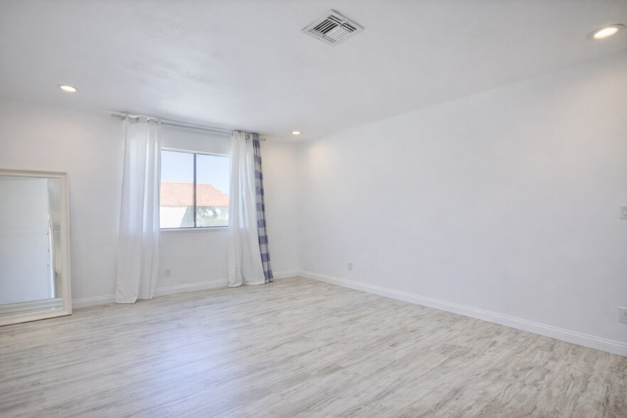 Building Photo - 1966 Rockledge Dr