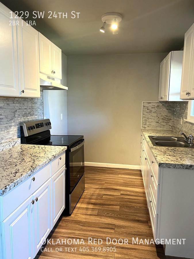 Building Photo - 1229 SW 24th St