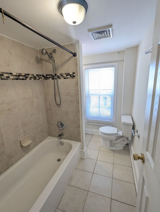 Building Photo - Charming two level row house in downtown Frederick available now!