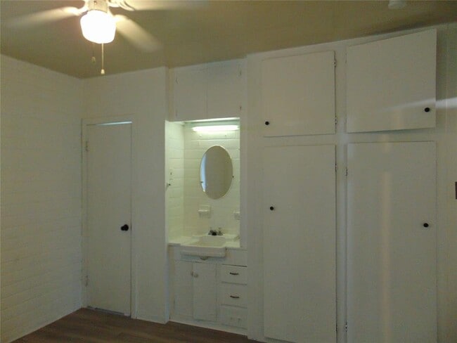 Building Photo - 1701 E 38th St