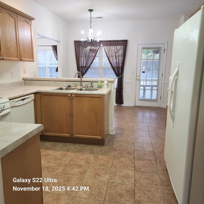 Building Photo - 2560 Rosehill Cir