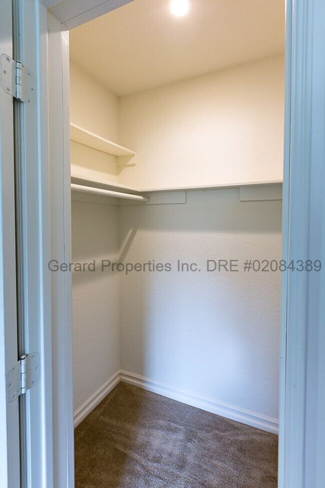 Building Photo - 2213 Florida St