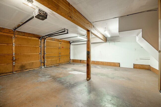 Building Photo - 2Bd/2Ba Bellevue Condo