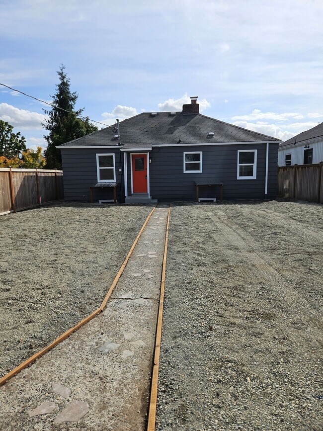 Building Photo - REDUCED - Room for rent near UP - ROOM #5