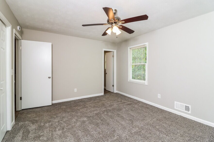 Building Photo - 585 Cedar Ct