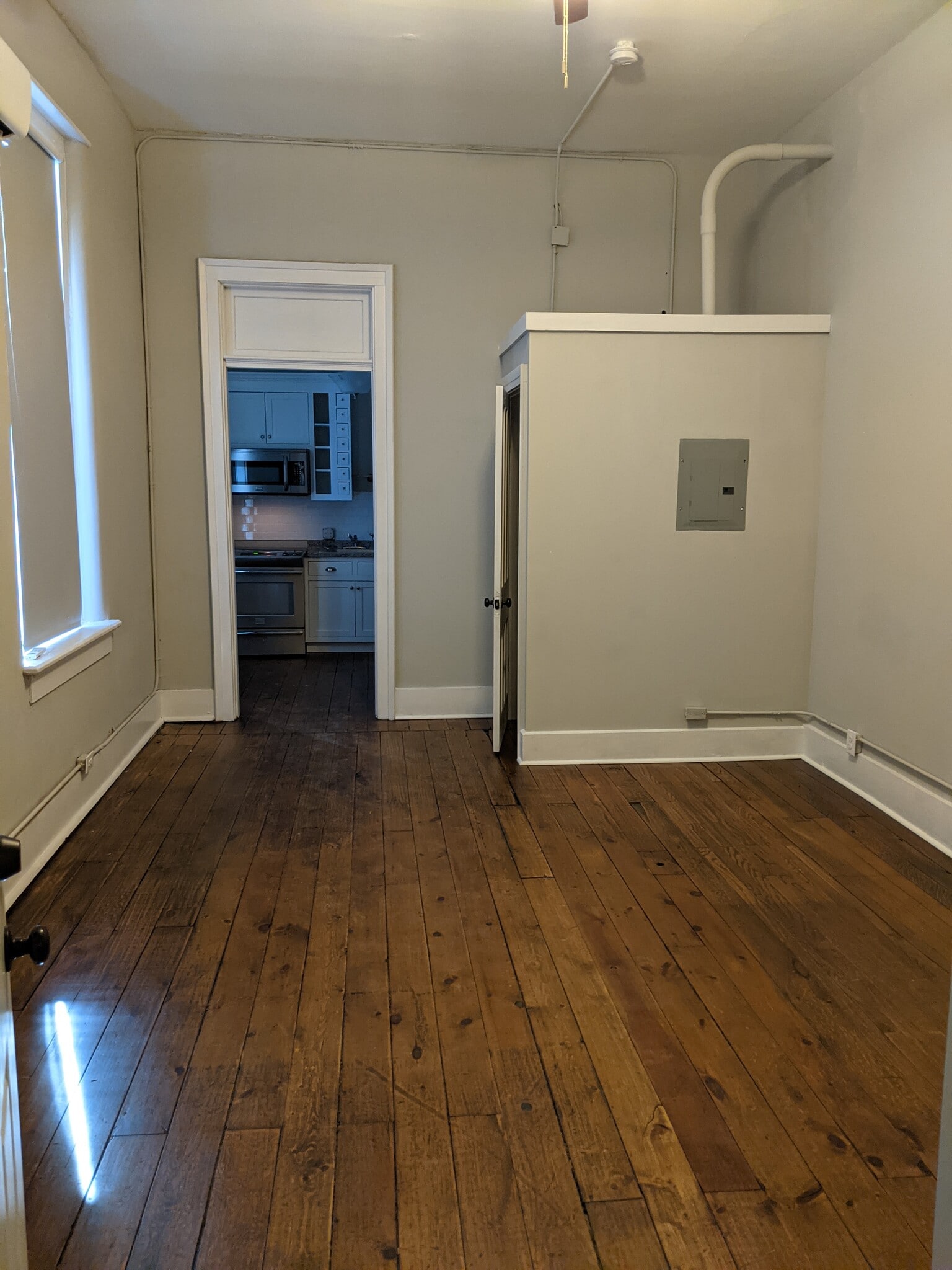 Building Photo - 10 N Park Pl
