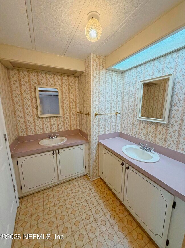 Building Photo - 7633 Plumwood Dr