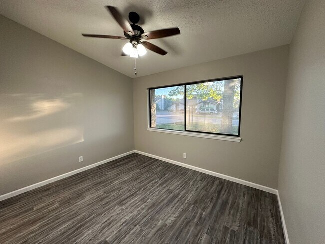 Building Photo - Ernest Properties 2 (295 Mooring Cir)