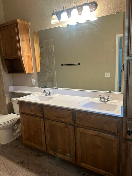 Building Photo - 4300 Hunters Place Dr