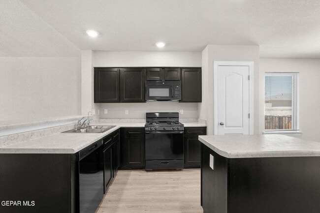 Building Photo - 14581 Firewheel Ave