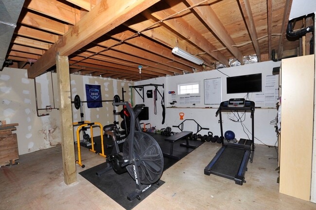 Building Photo - Fairway Golf Course 3 bed 3 bath with basement