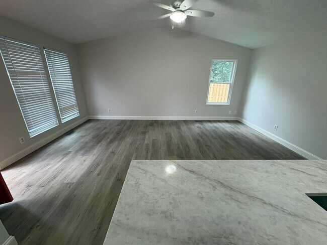 Building Photo - 1859 Maroon Dr