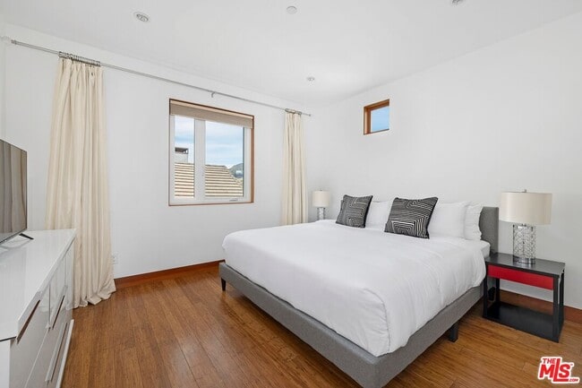 Building Photo - 2437 Apollo Dr