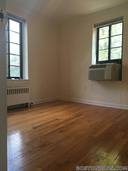 Building Photo - 60 Brattle St