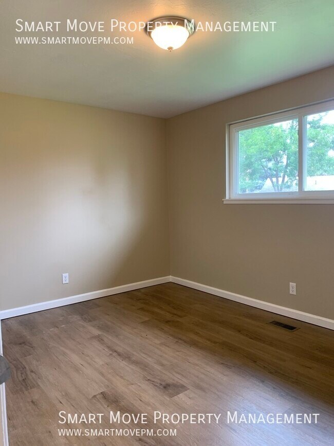 Building Photo - Upgraded split level 4 bed home in West Bench