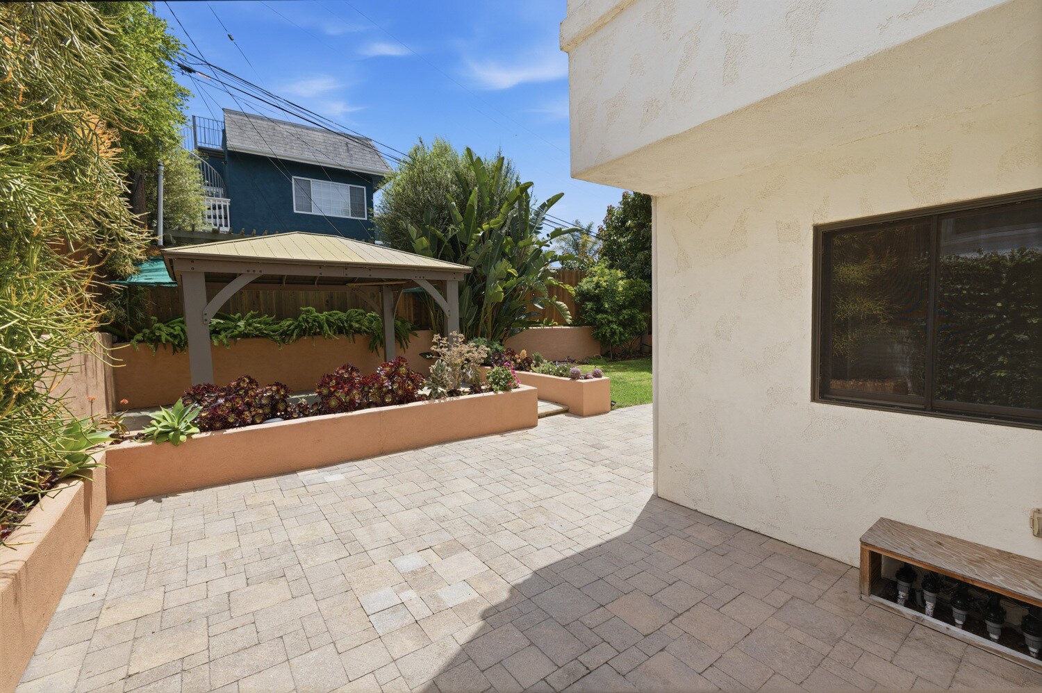 Building Photo - 173 W Avenida Alessandro