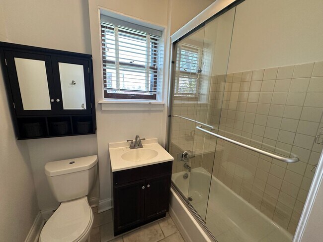 Building Photo - Mt Pleasant Ave 1073-1075 GW2