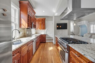 Building Photo - 583 Watertown St