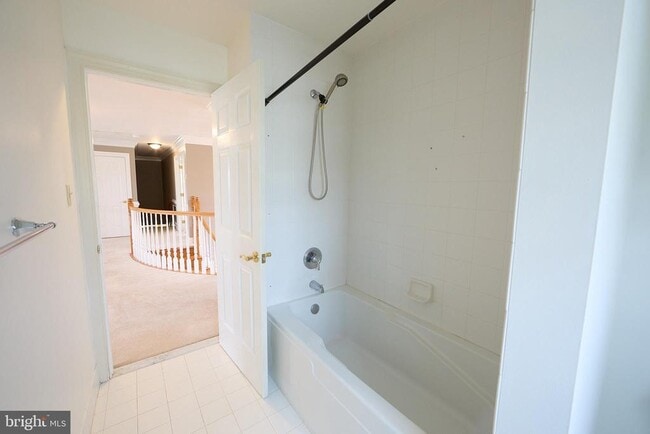 Building Photo - 1401 Hampstead Ct