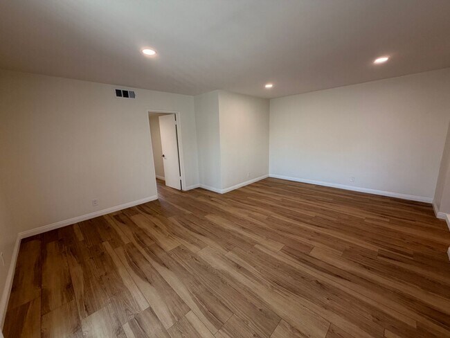 Building Photo - Completely Remodeled, Spacious 2 Bedroom Apartment For Rent w/ Parking!