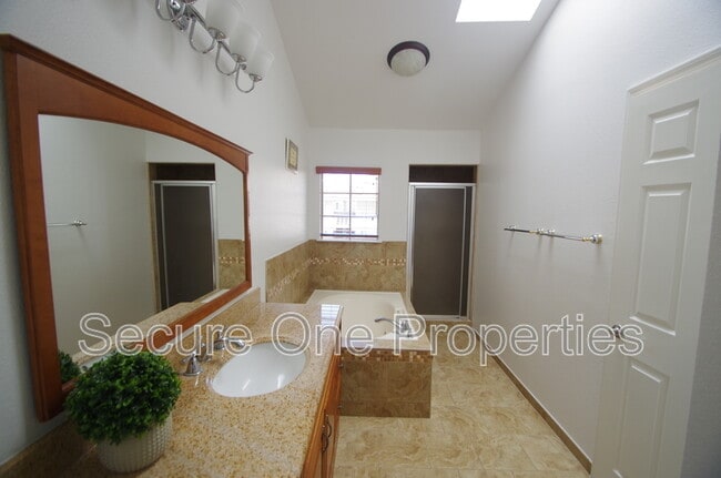Building Photo - 235 Hill Ranch Dr