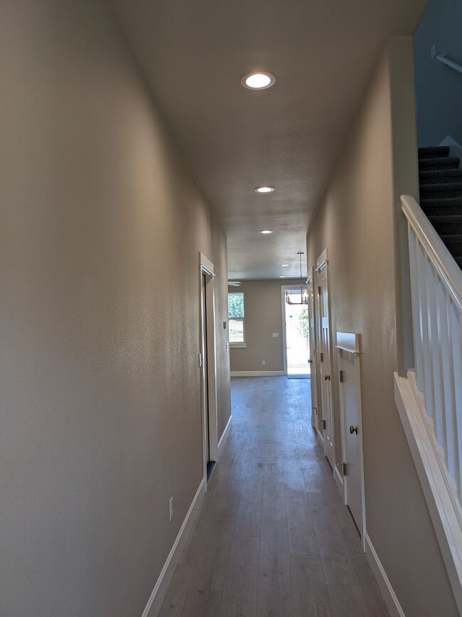 Building Photo - 20465 Aberdeen Dr
