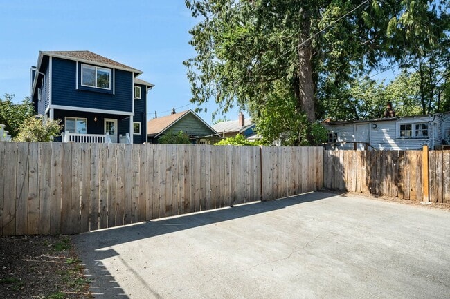 Building Photo - 3Bd/3.25Ba Seattle House