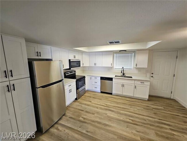 Building Photo - 1083 E Calvada Blvd