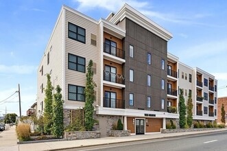 Building Photo - 1133 N Shore Rd