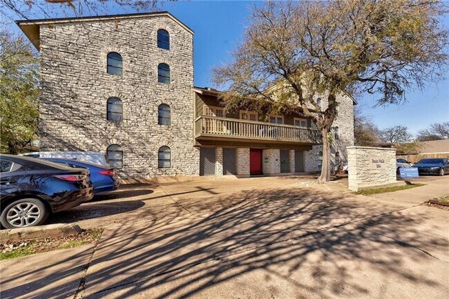Primary Photo - 1/1 Apartment in Hyde Park