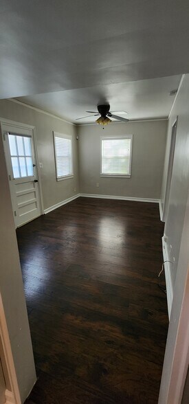 Licing room - 415 Willow Ln