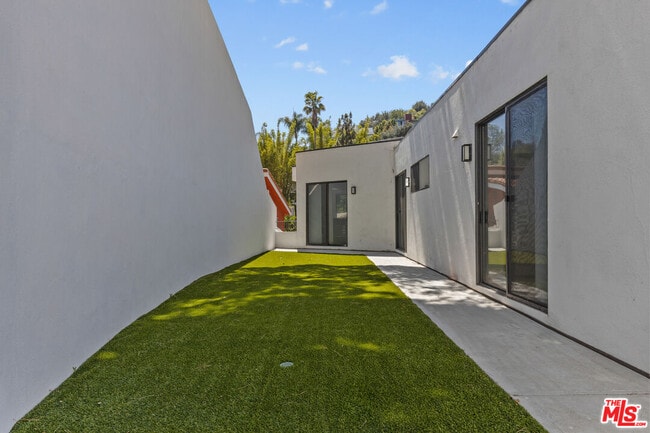 Building Photo - 2646 Rinconia Dr