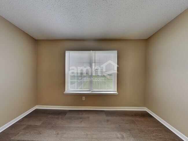 Building Photo - 603 New Moon St