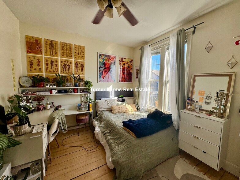 Building Photo - 725 Parker St