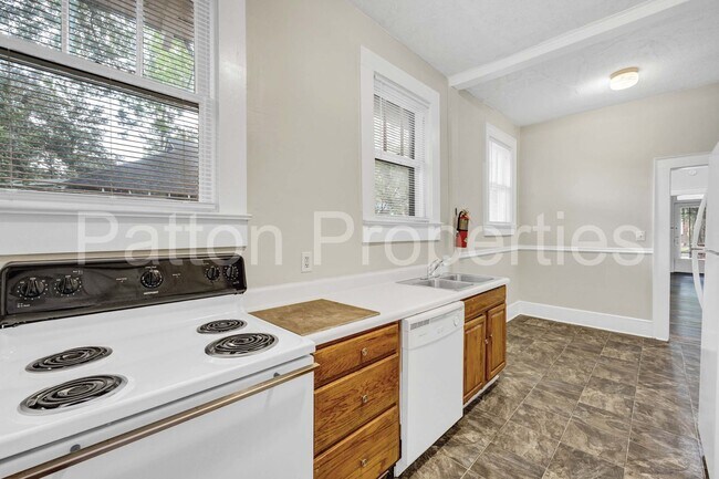 Building Photo - 1409 Hagood Ave