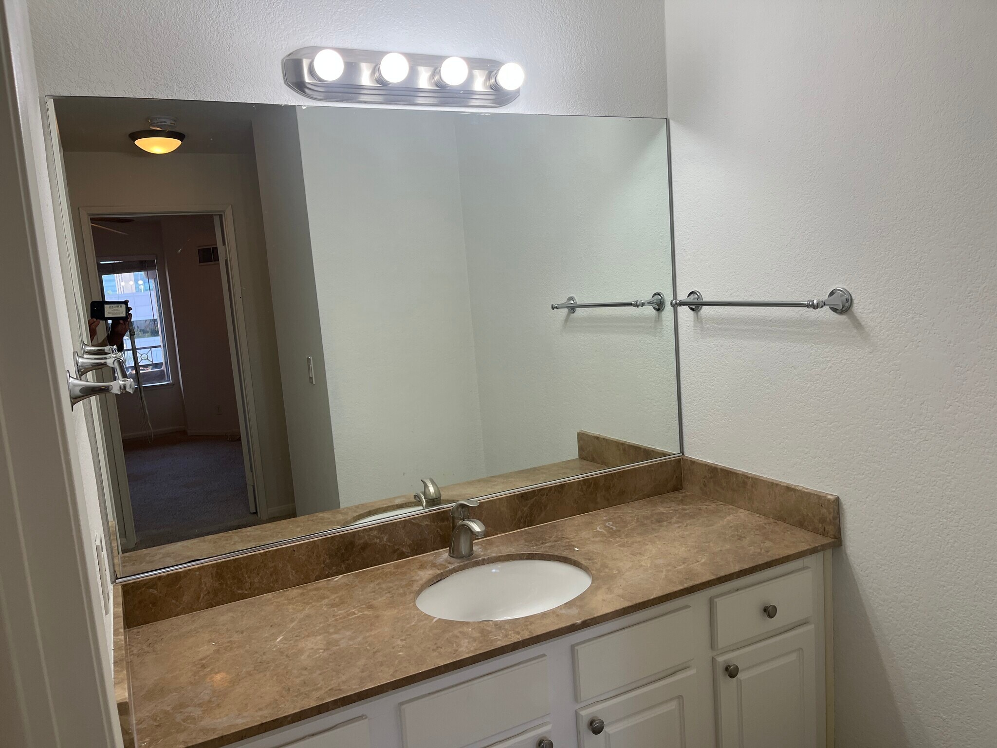 Vanity with granite countertops - 8889 Caminito Plaza Centro