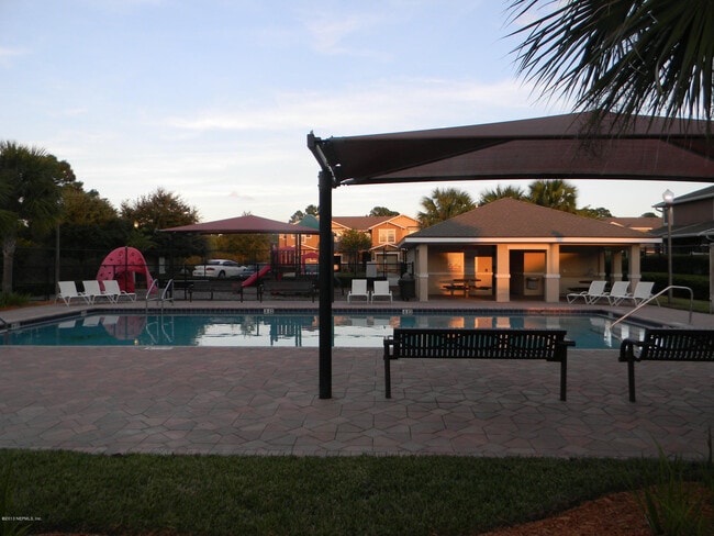 Building Photo - 2370 Sunset Bluff Dr