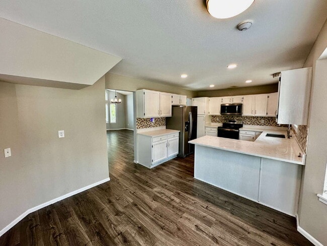 Building Photo - "Charming 3-Bed Highlands Ranch Home with ...