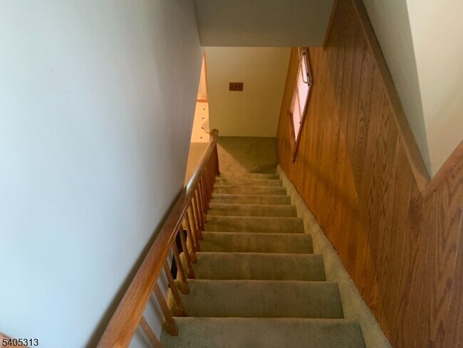 Building Photo - 169 Misty Ln