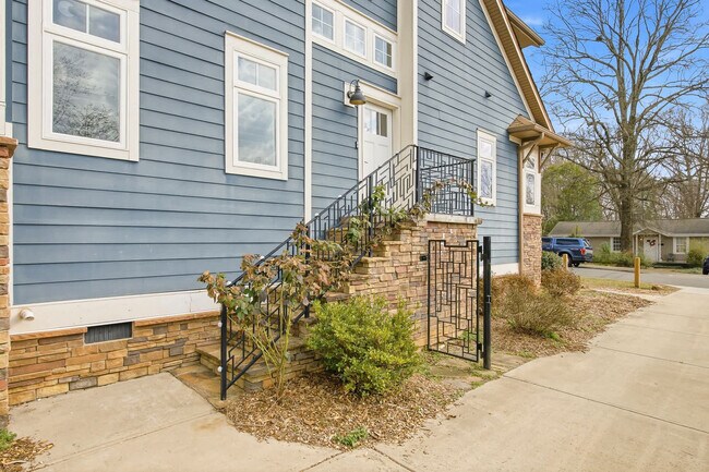 Building Photo - 4109 Dinglewood Ave